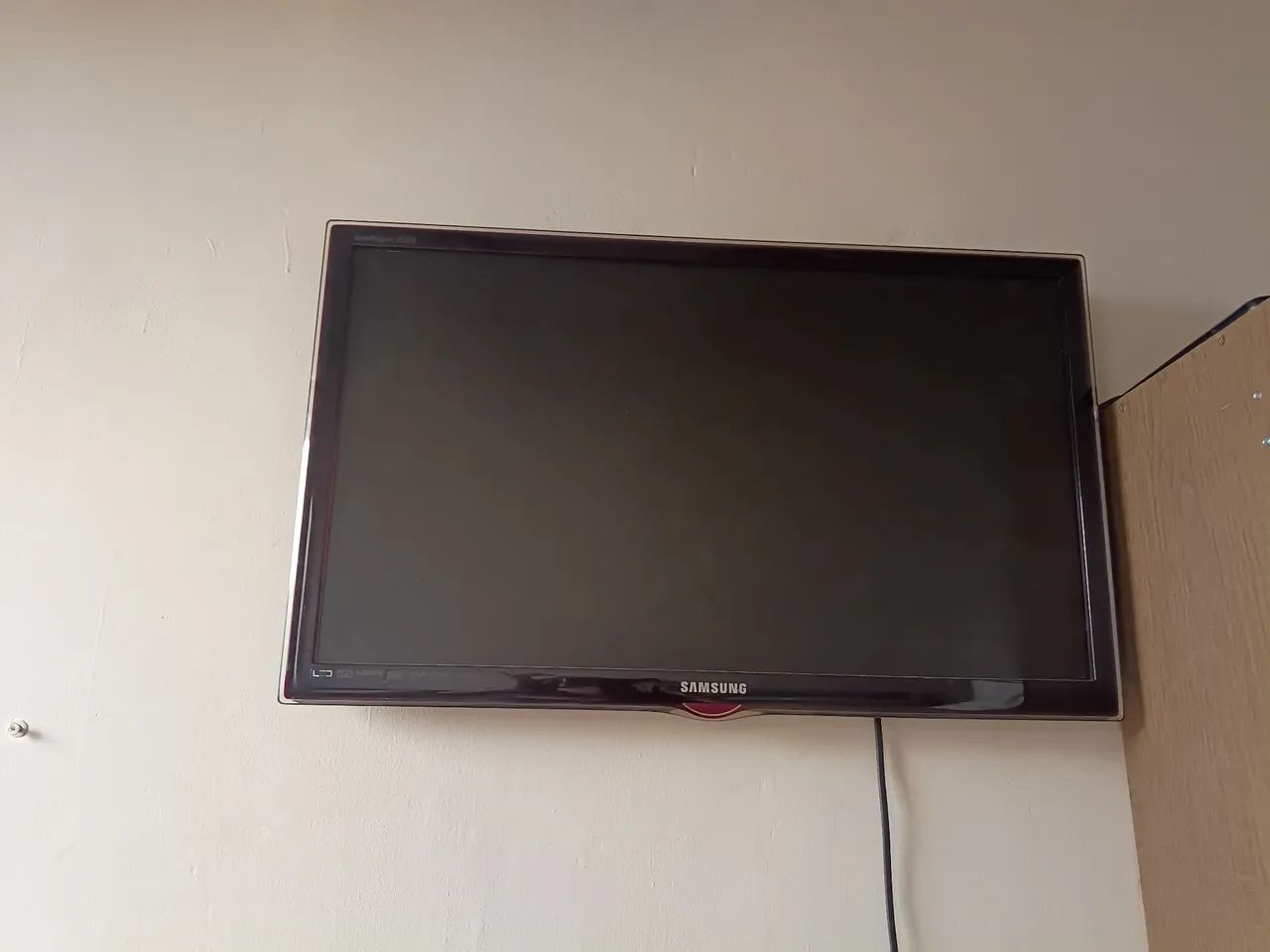 Tv 32 com detalhes ( não é smart)