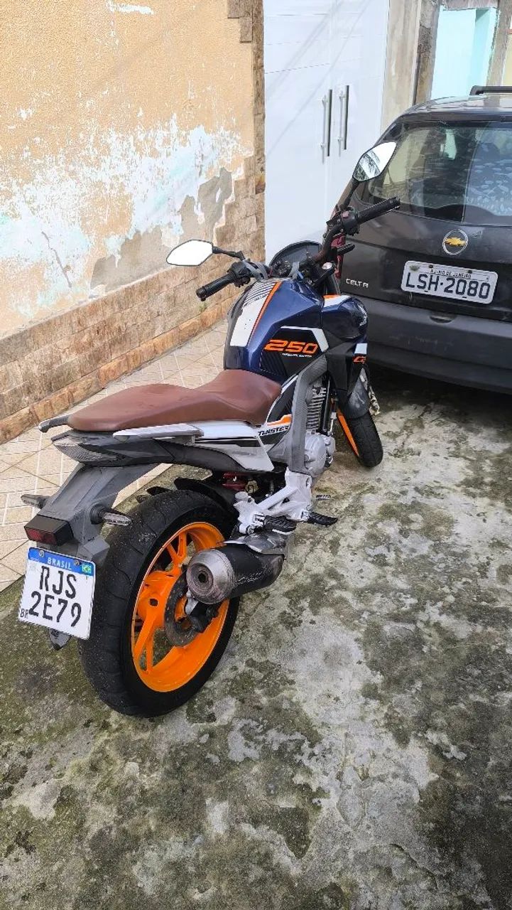 CB 250 TWISTER  - Foto 3