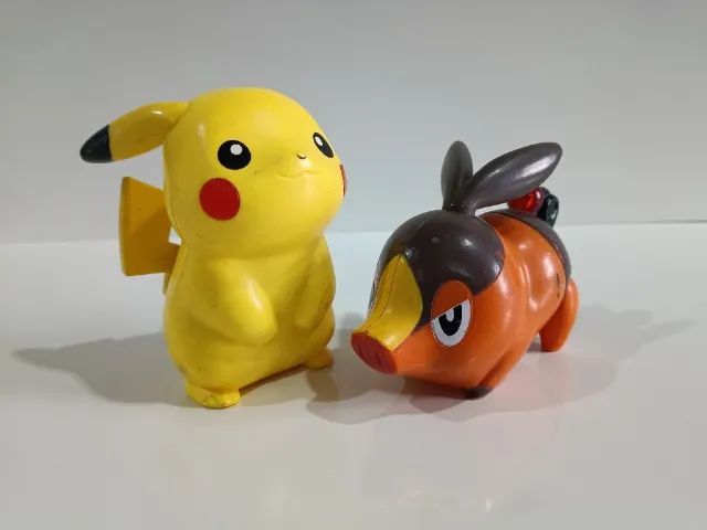Kit de bonecos Pikachu e Tepig de 2012 - Mc Donald´s