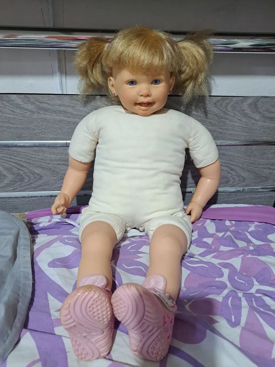 Vendo boneca cotiplás, corpo novo  - Foto 3