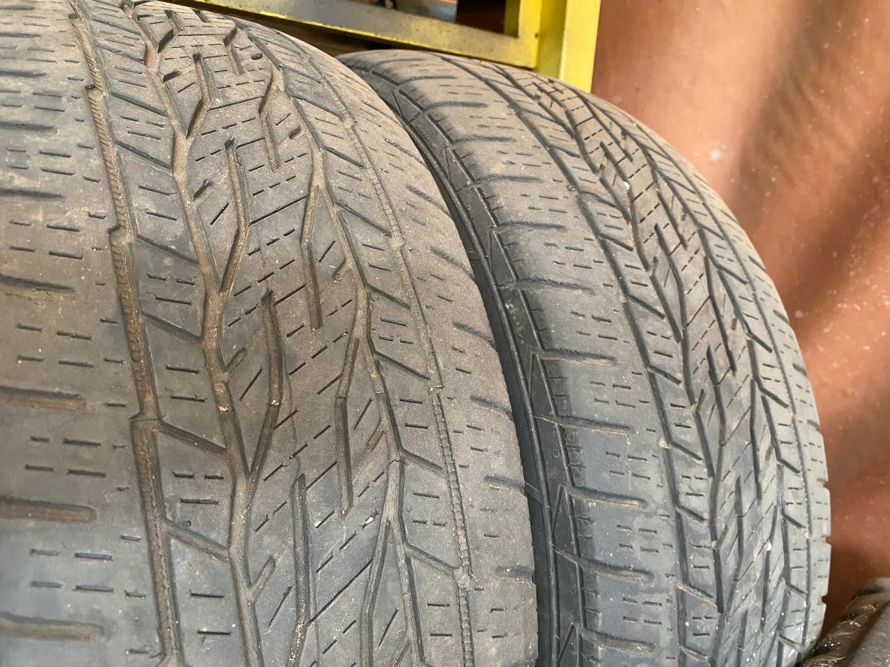 Pneu 225/60 17 continental semi-novo