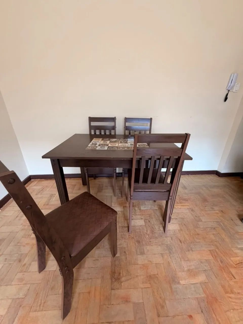 Mesa com 4 cadeiras  - Foto 2