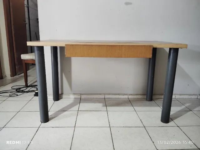 Mesa (Birô) de madeira com gaveta  - Foto 3
