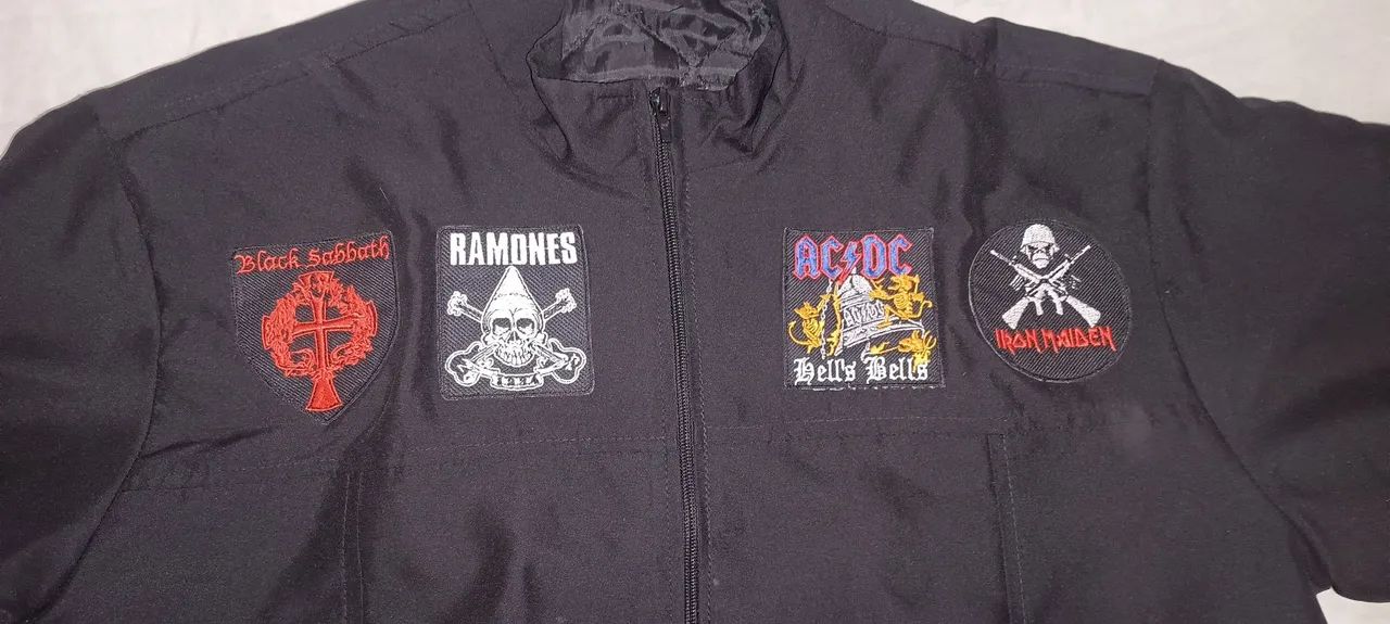 Blusa personalizada com patch  bandas de rock  -  ac/dc -  Iron maiden... - Foto 5