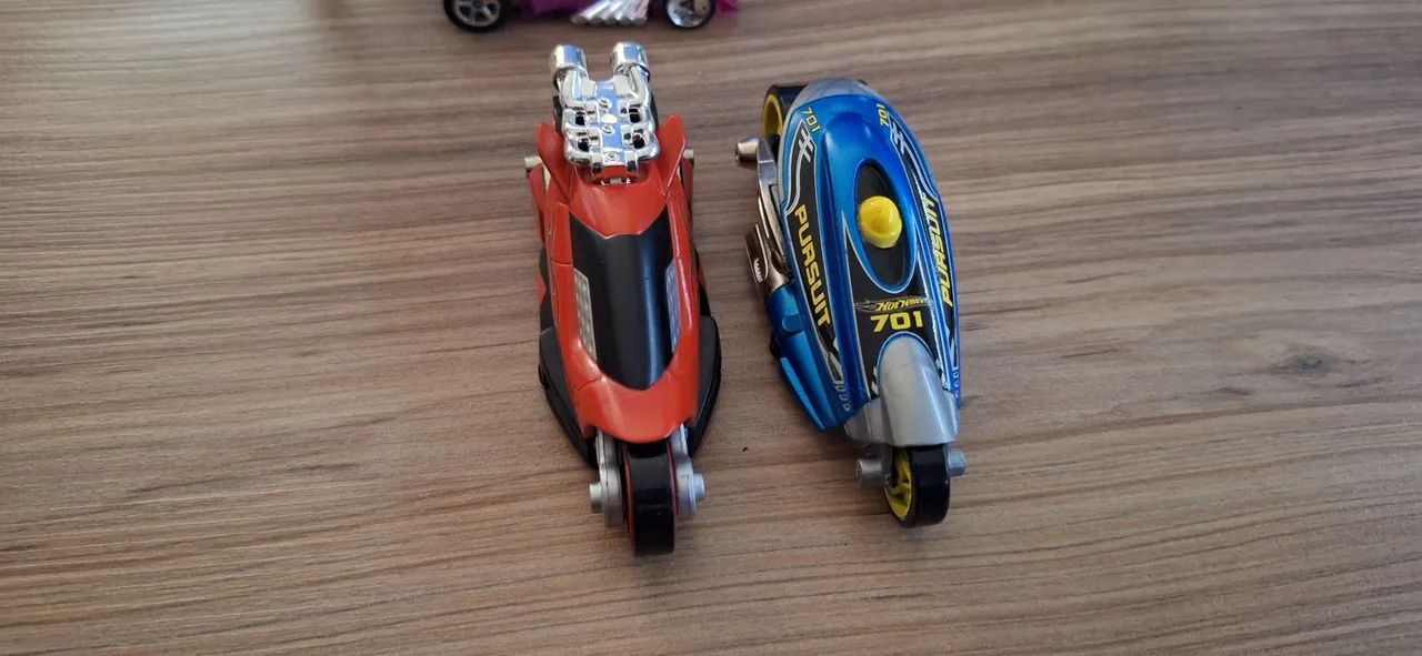 Hot Wheels motos Shokblade 2003 e Bifusion 2004. RS 250 cada - Foto 3