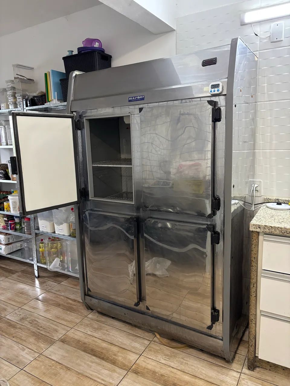 GELADEIRA INDUSTRIAL SULFORTE 4 PORTAS - FUNCIONANDO PERFEITAMENTE