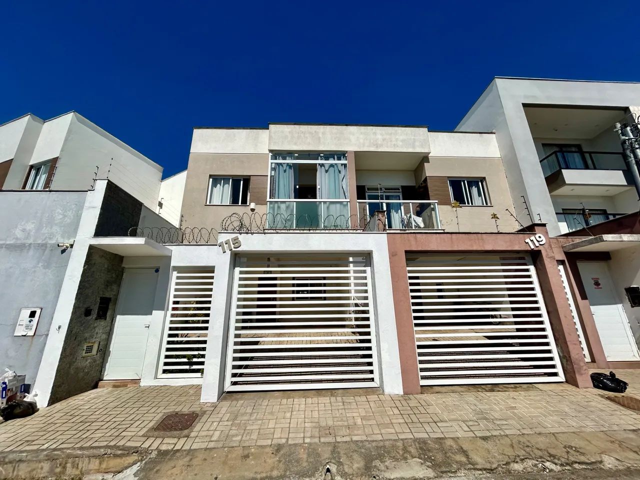 Casa 4 quartos (duas suítes) com área externa