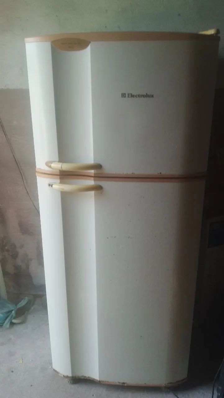 Vende se geladeira 