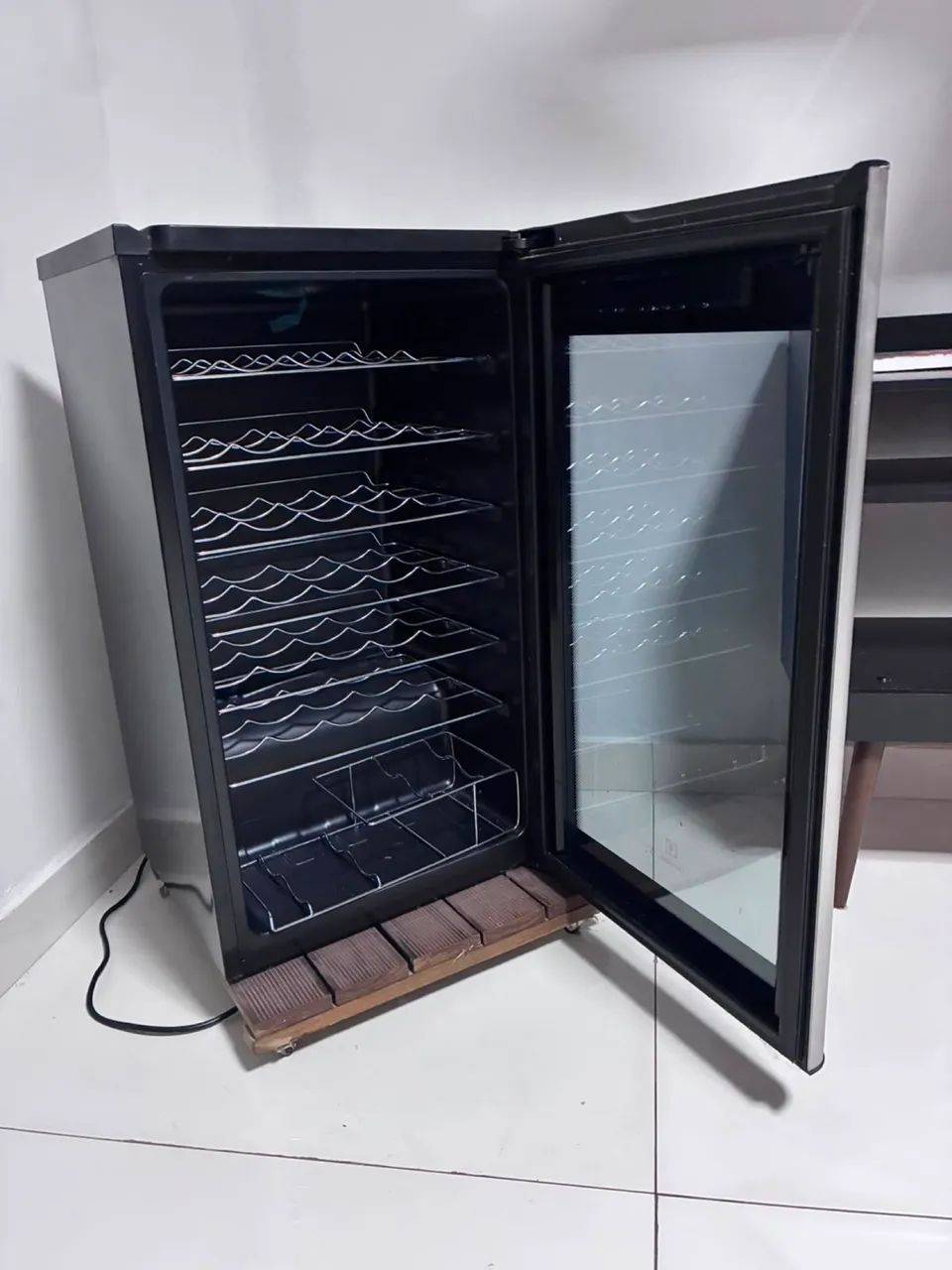Adega Climatizada Eletrolux 34 garrafas