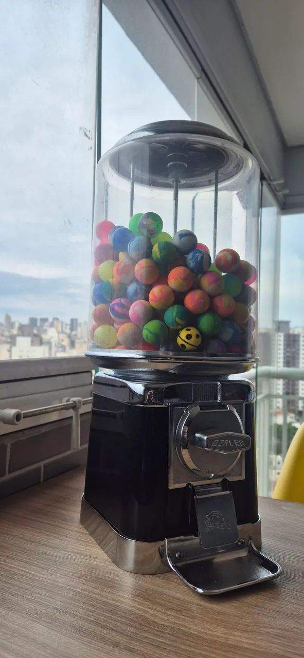 Máquina de chicletes e bolinhas Beaver rb18 com pedestal e bolinhas incluidas - Foto 2
