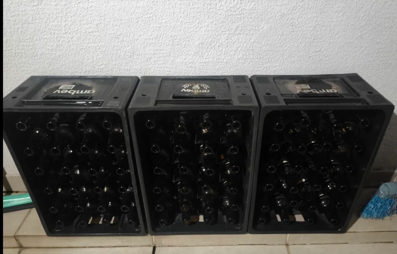 VENDO 3 CAIXAS DE BARRIGUINHA COM CASCO
