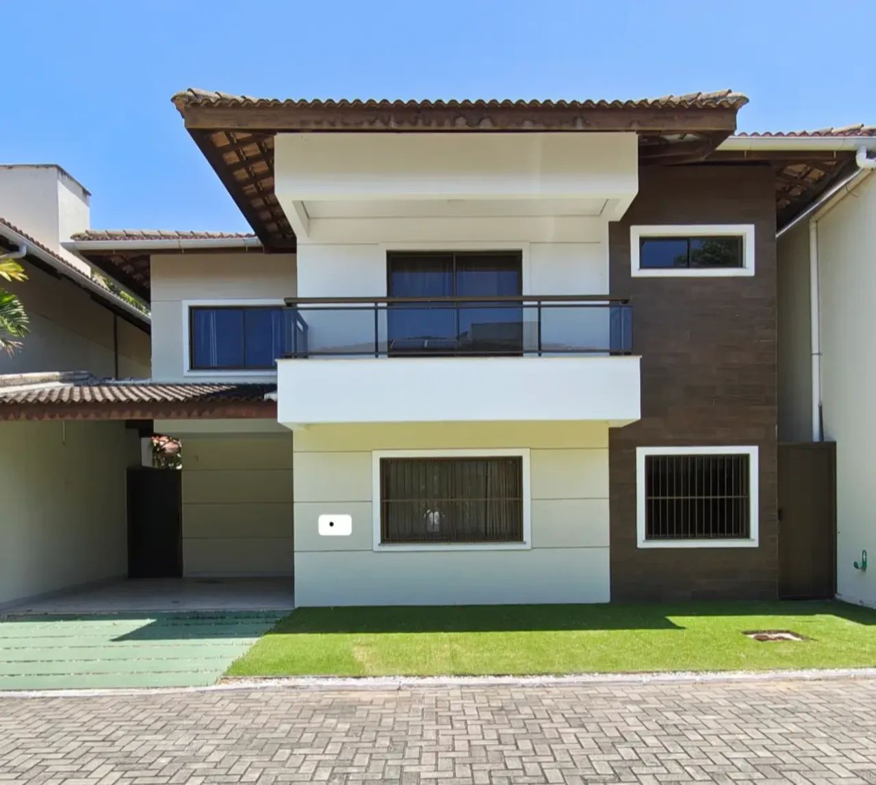 Casa com 4 suítes em condomínio - Edson Queiroz