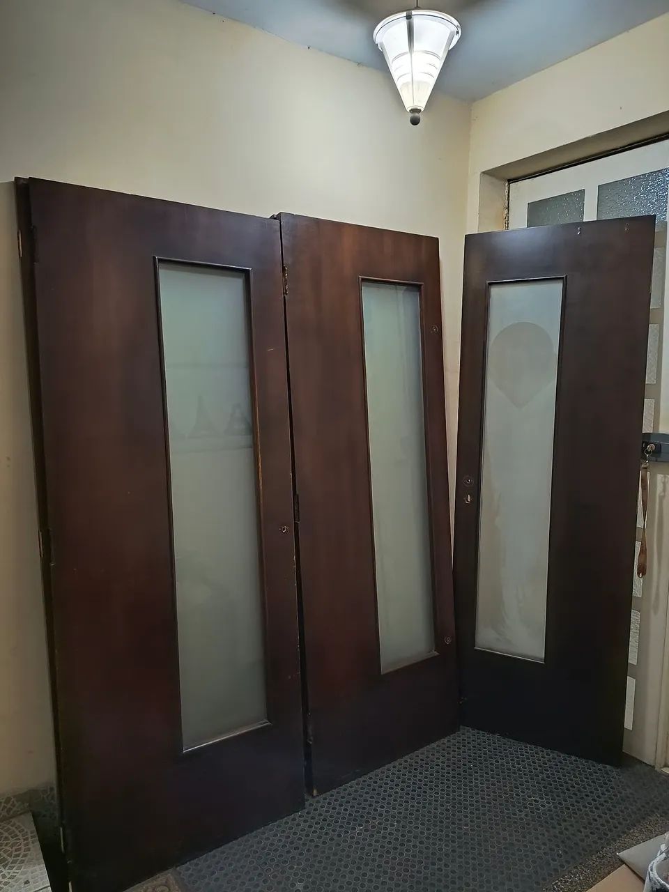 Portas de Madeira Maciça.