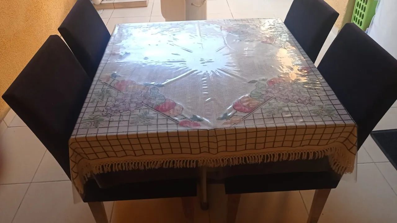 Lindo conjunto de mesa e cadeiras  - Foto 2