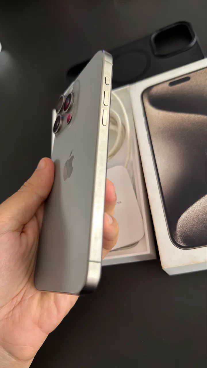 iphone 15 pro Max 256gb novíssimo - Celulares e Smartphones
