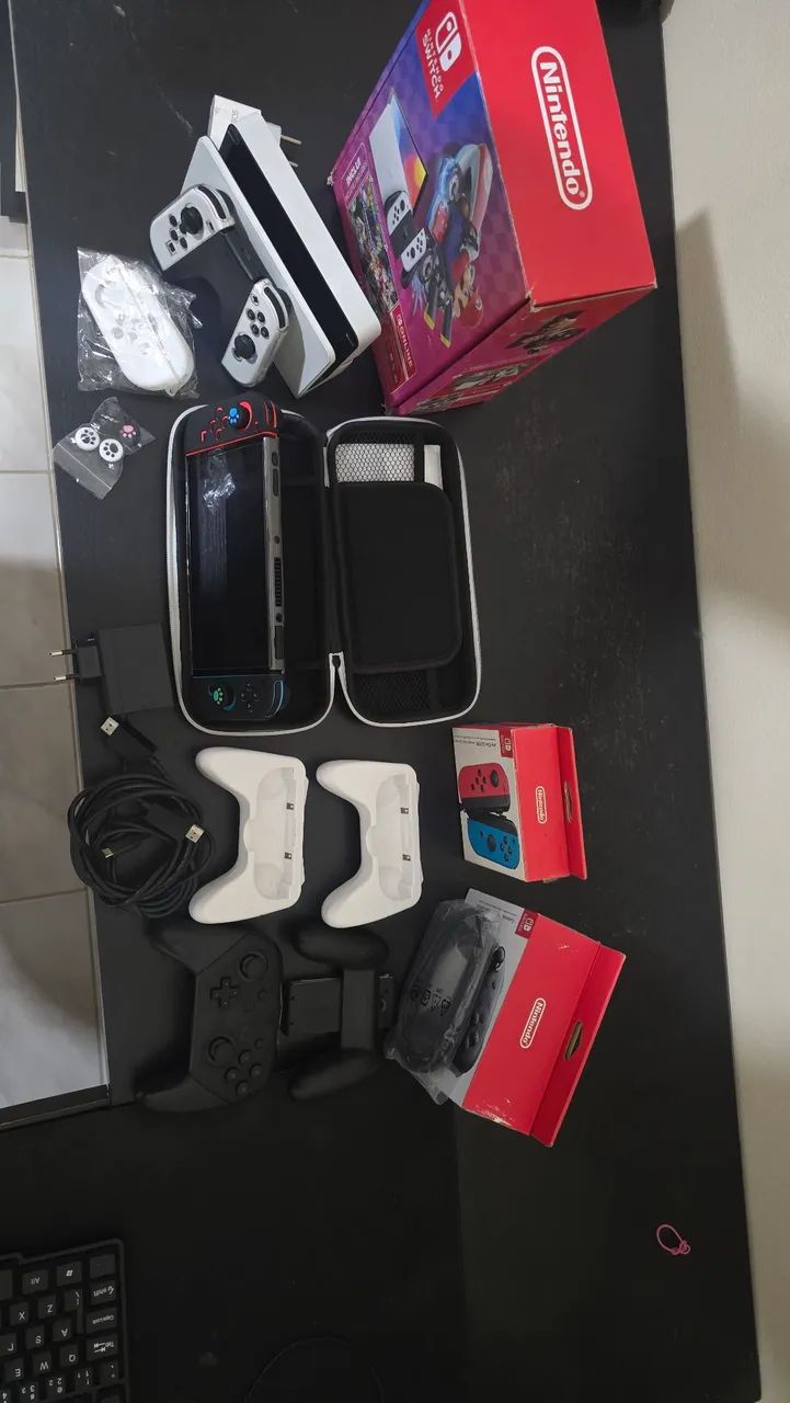? Nintendo Switch OLED Completo + 2 Pares de Joy-Con + Pro Controller Original - Foto 2