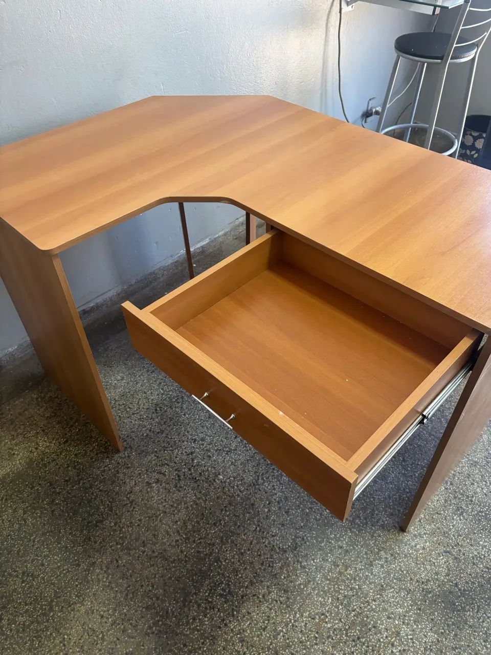 Mesinha de madeira (formato em L)