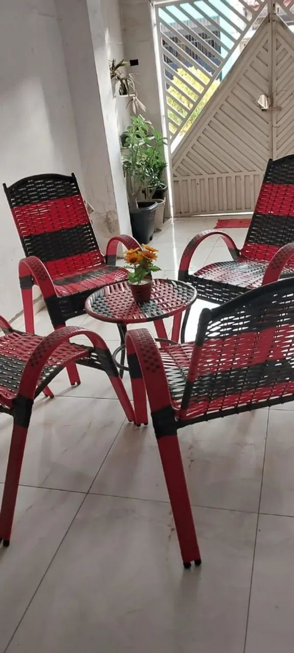 Quatro cadeiras com mesa de centro  - Foto 2