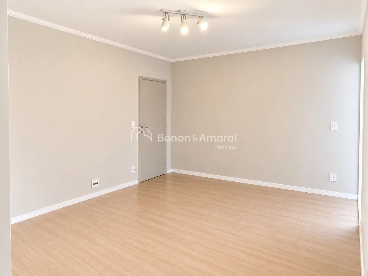 Apartamento no Cambuí | 2 Quartos, Sacada e 76 m² - Campinas/SP