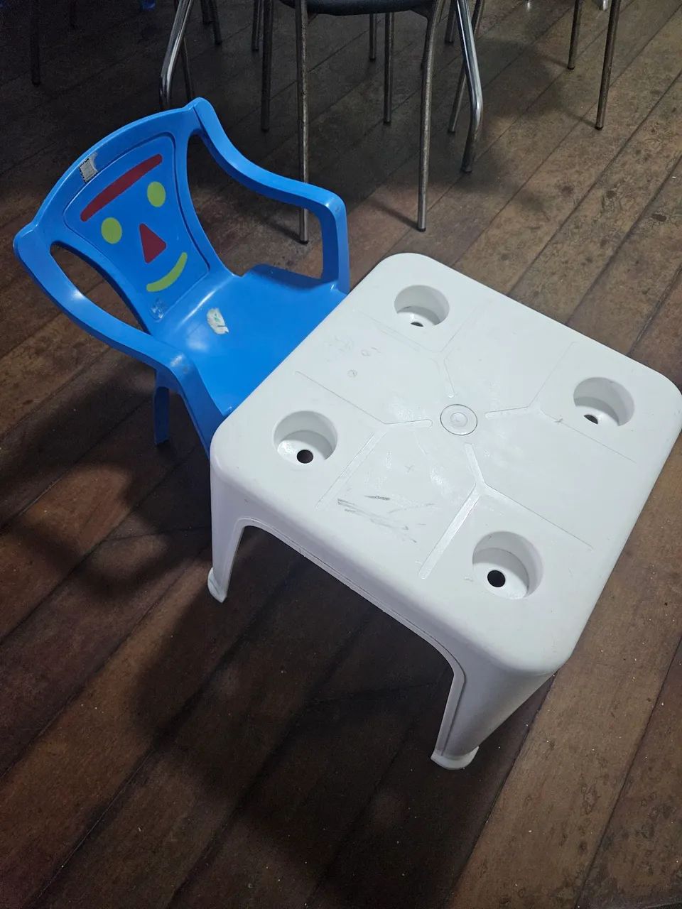 Mesa e cadeira infantil 