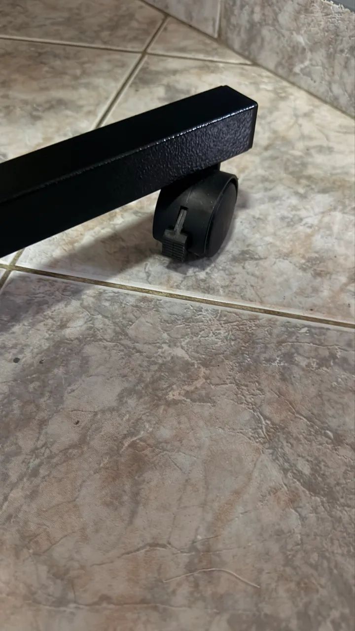 Mesa de apoio regulável com rodinhas  - Foto 5