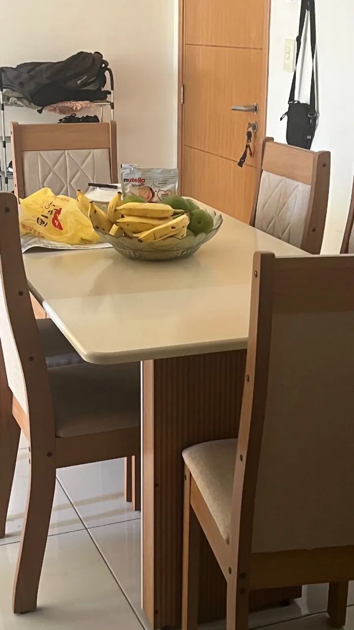 Meda de jantar com 6 cadeiras 