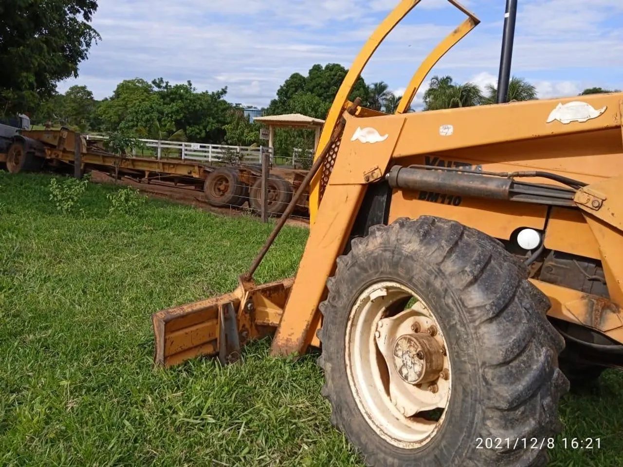 Trator BM 110 ano 2009