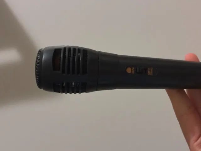 Microfone com Fio (Ótimo para Karaokê e Reuniões)