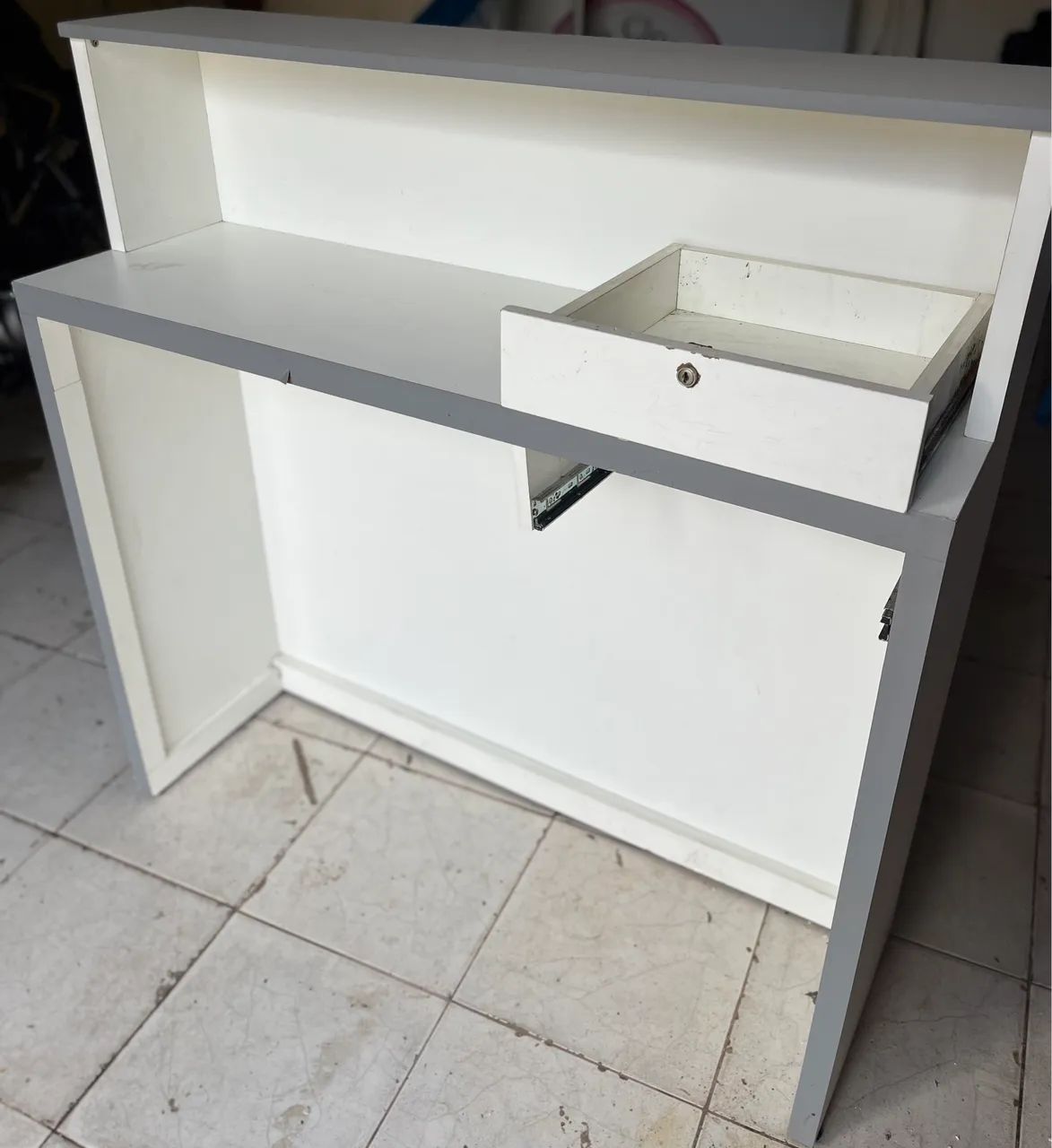 Vendo balcão, manequim,base para máquina e ilha  - Foto 3