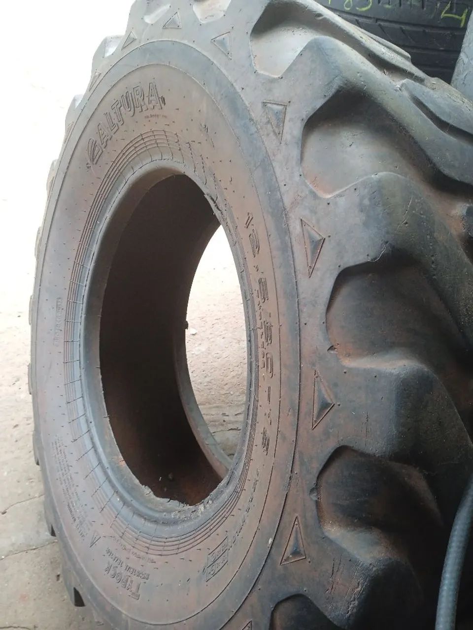 Vendo pneu de trator  - Foto 4