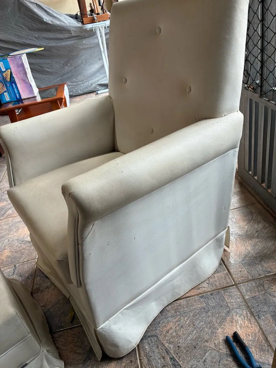 Poltrona com apoio de pé- branca - balanço  - Foto 2