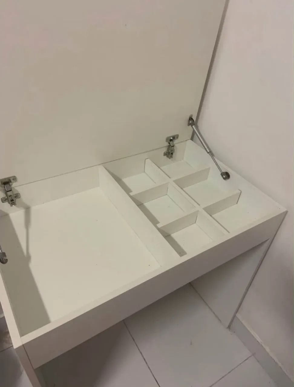 Mesa de estudo/Armário 