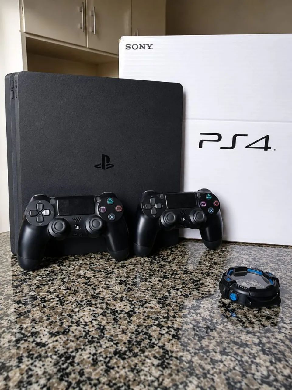 PS4 Slim 1tb, 2 controles