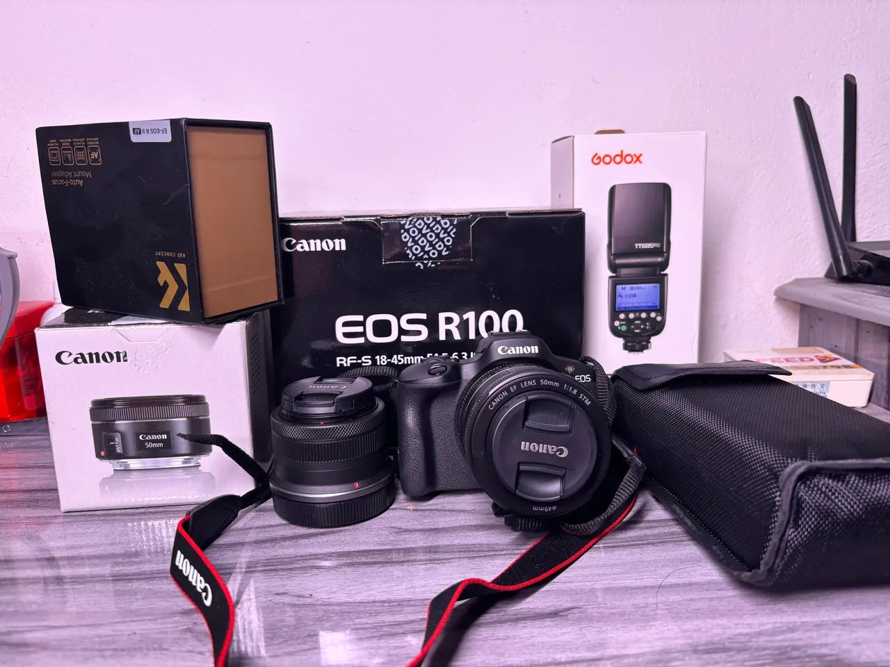 Canon R100 