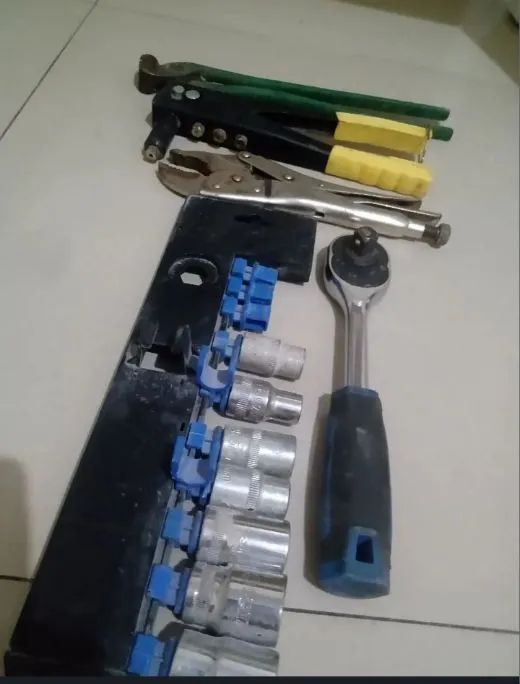 Kit ferramentas <br>Catraca <br>Alicate pressão <br>Alicate arrebite <br>Turques 