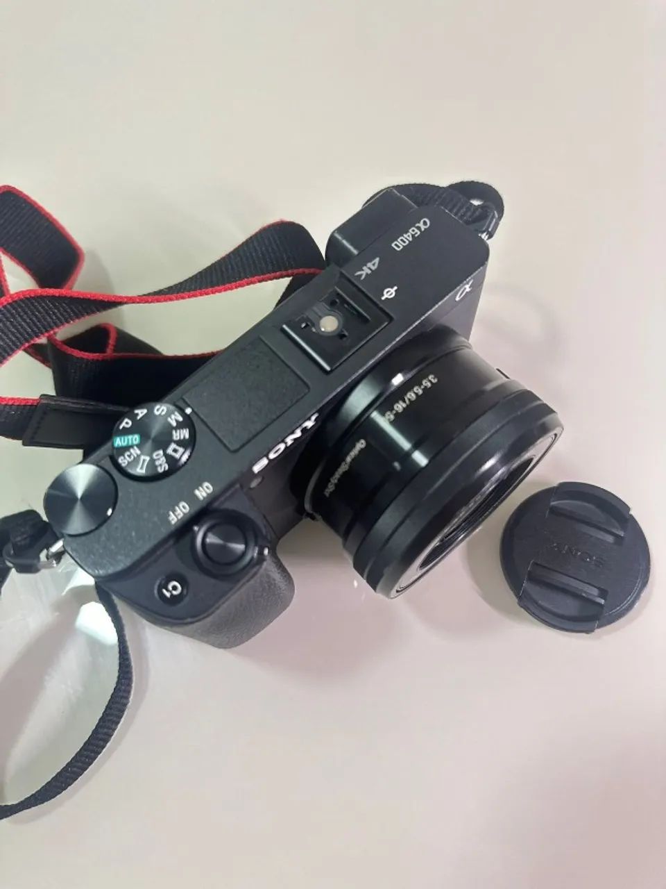 Camêra Sony A6400 com lente do kit + lente 23mm e muito mais - Foto 2