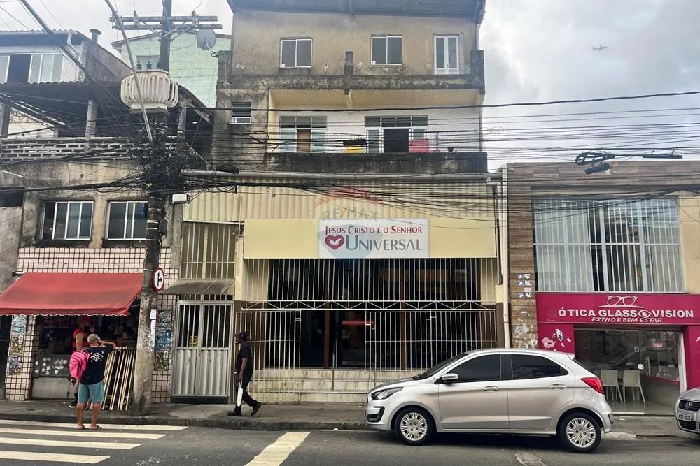 Aluga-se Galpão Comercial Acessível em IAPI Salvador!