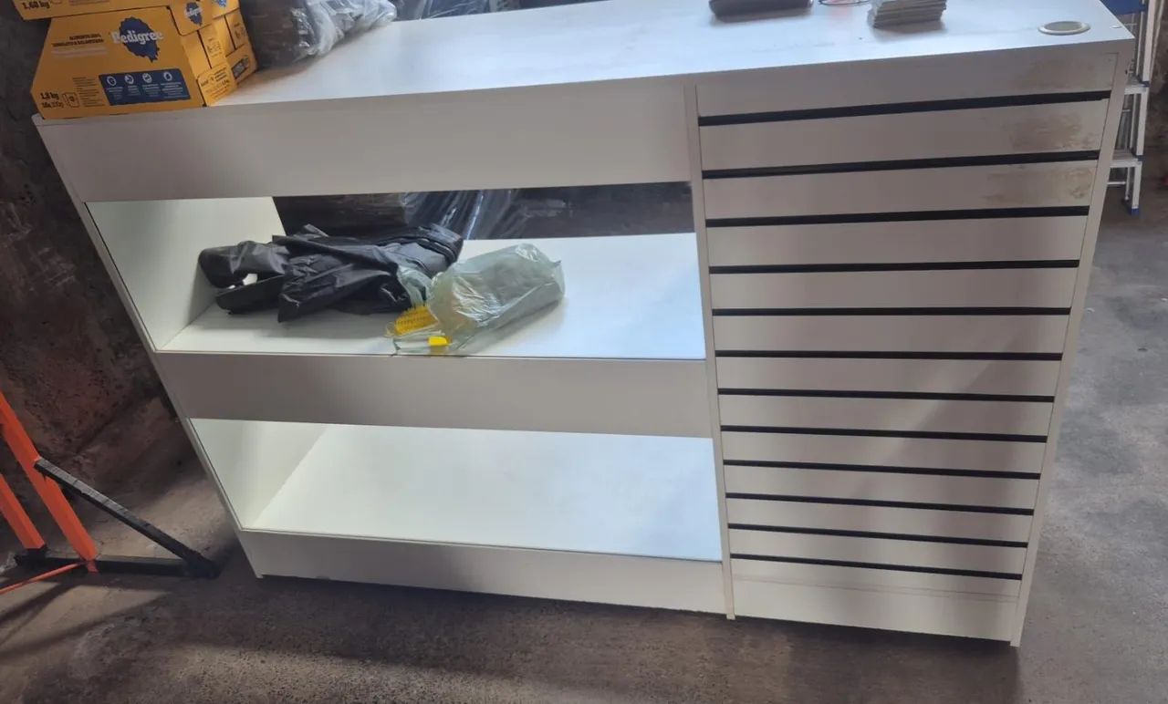 Vendo Balcão 100% MDF. Semi novo 