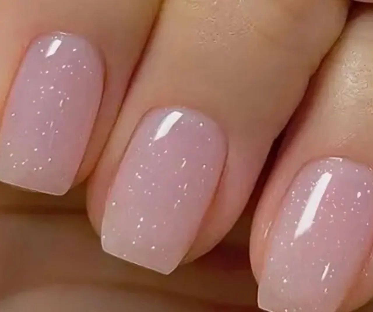 Preciso de  Nails design e manicure 