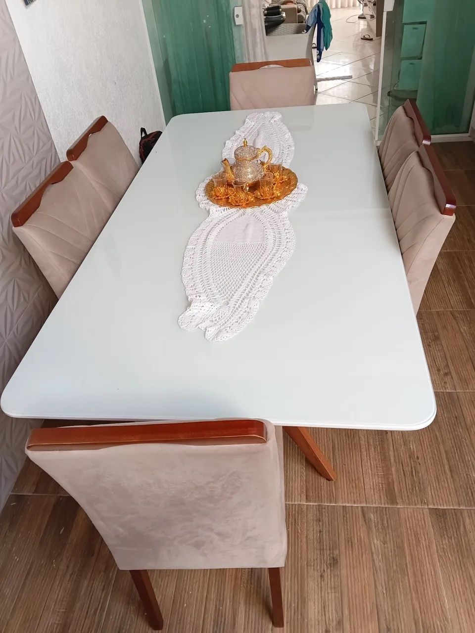VENDO MESA COM 6 CADEIRAS  - Foto 3