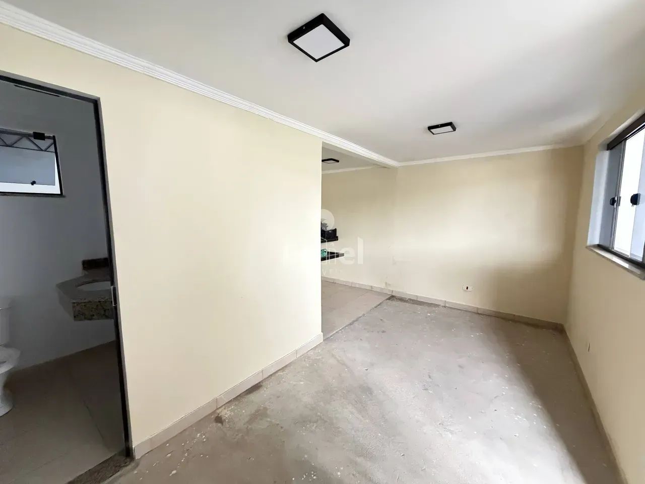 BARRACÃO COMERCIAL COM 360 m² E PÉ-DIREITO DE 6 METROS - Foto 4
