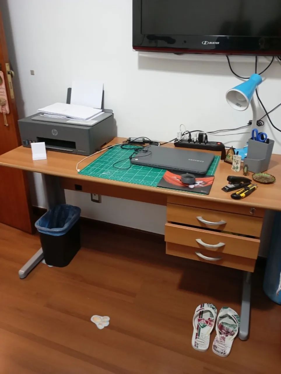 Mesa e Armario de Escritório
