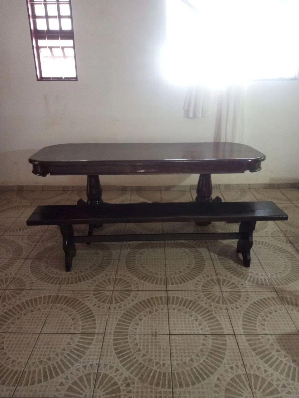 Mesa madeira maciça trabalhada 