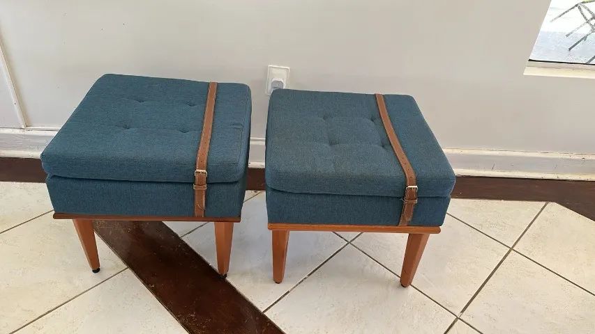 Par de Pufes dos sonhos com Pés de Madeira