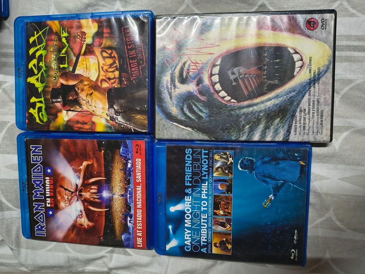 Coleção de 67 DVD e 17 Blu Ray de rock com aparelho Philips  - Foto 3