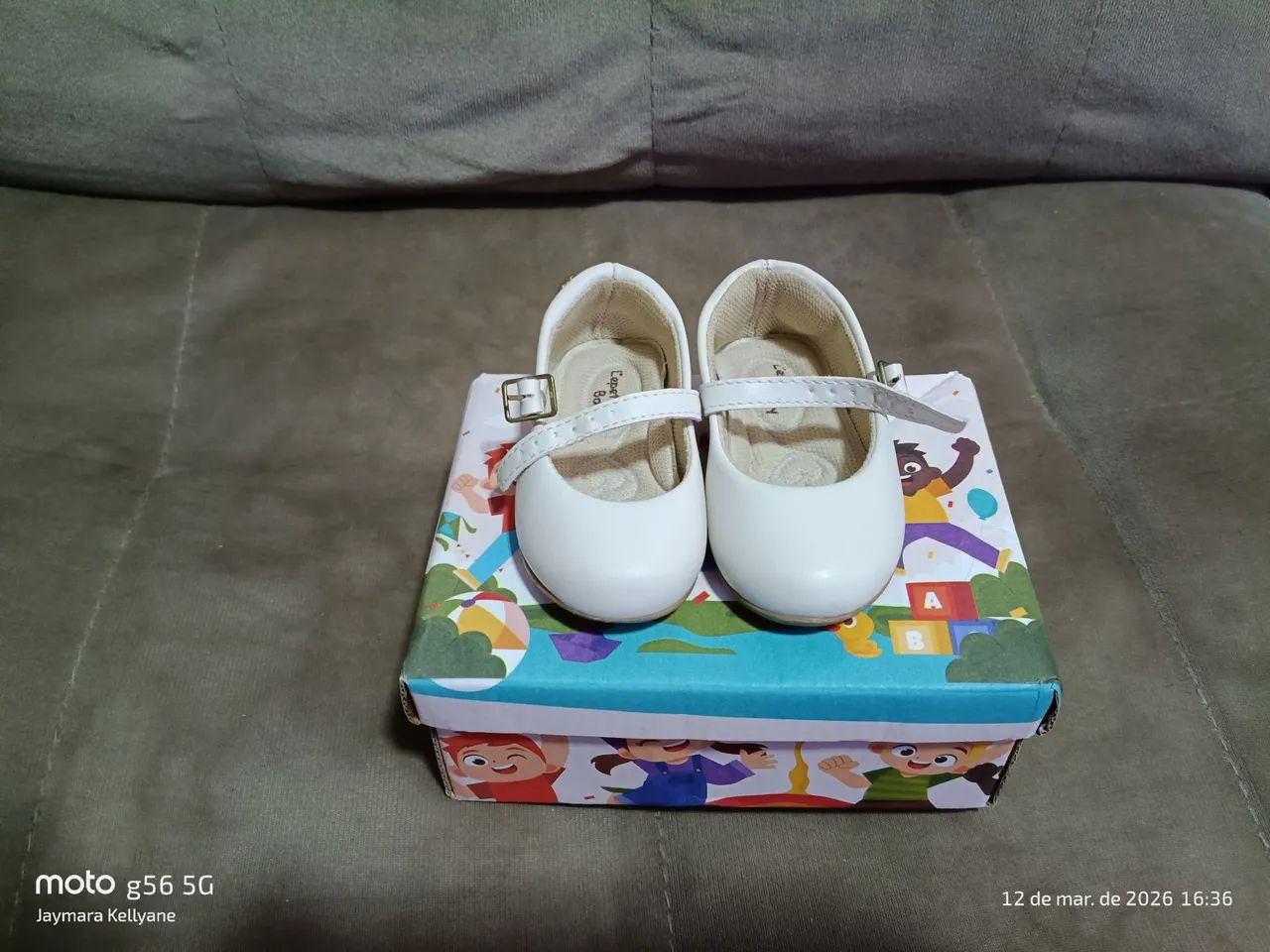 Sapato e sandália de bebê 