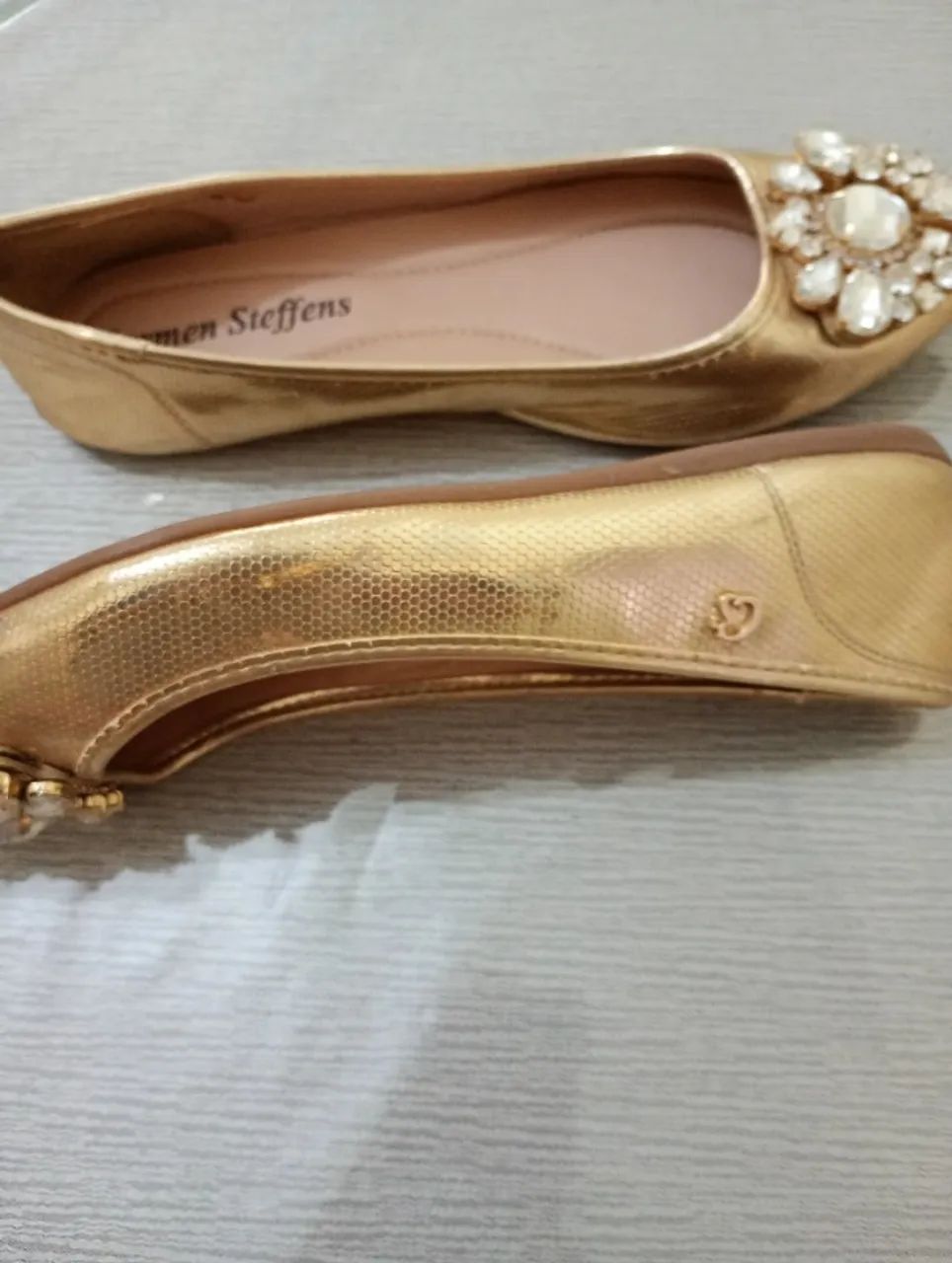 sapatilha dourada Carmen Steffes 38 - Foto 3