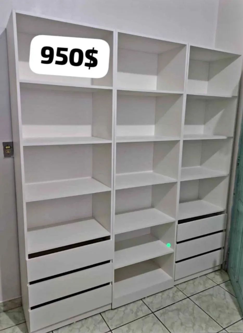 Closet com fundo disponível 