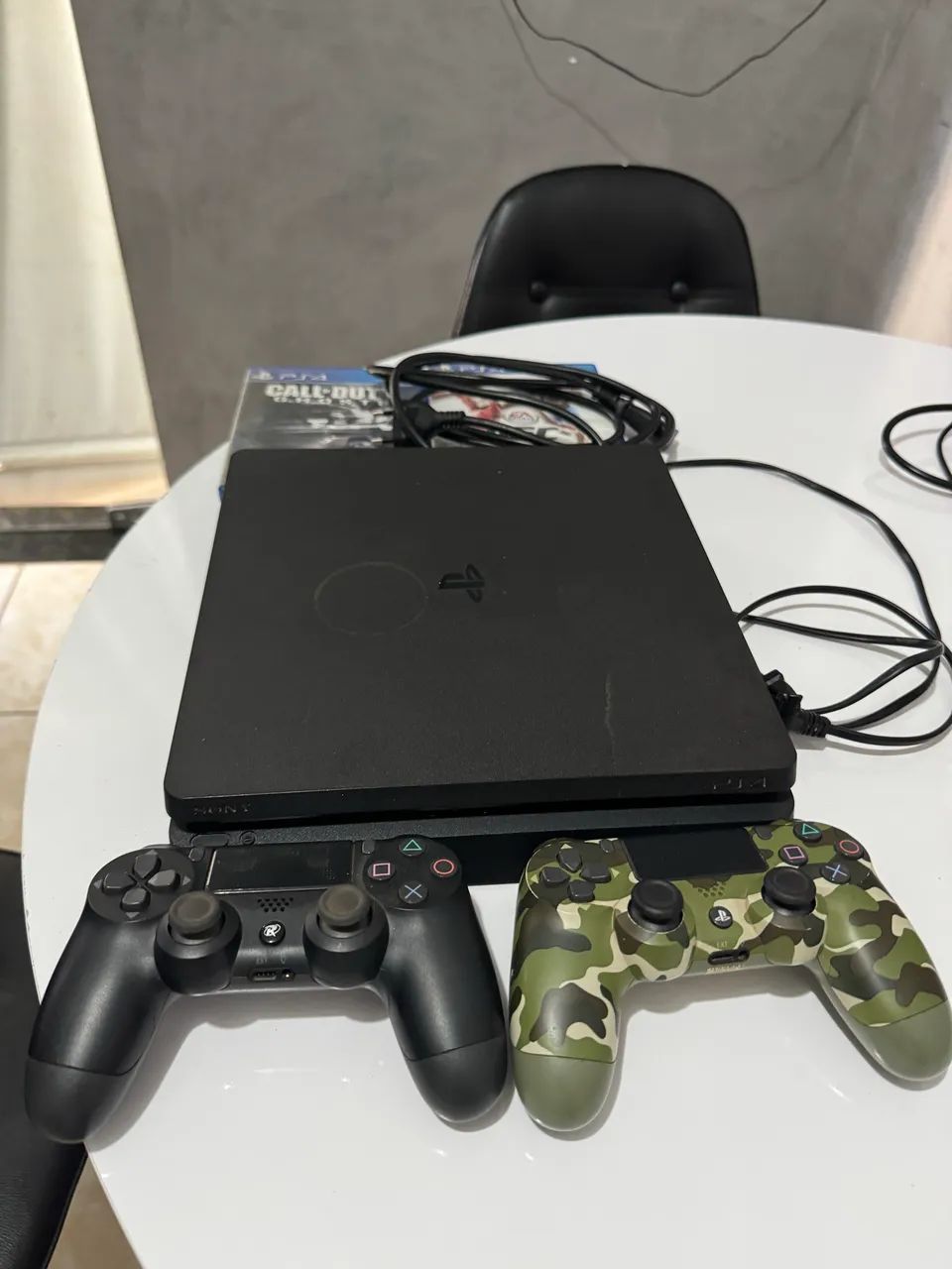 Ps4 2 controles 1 terá