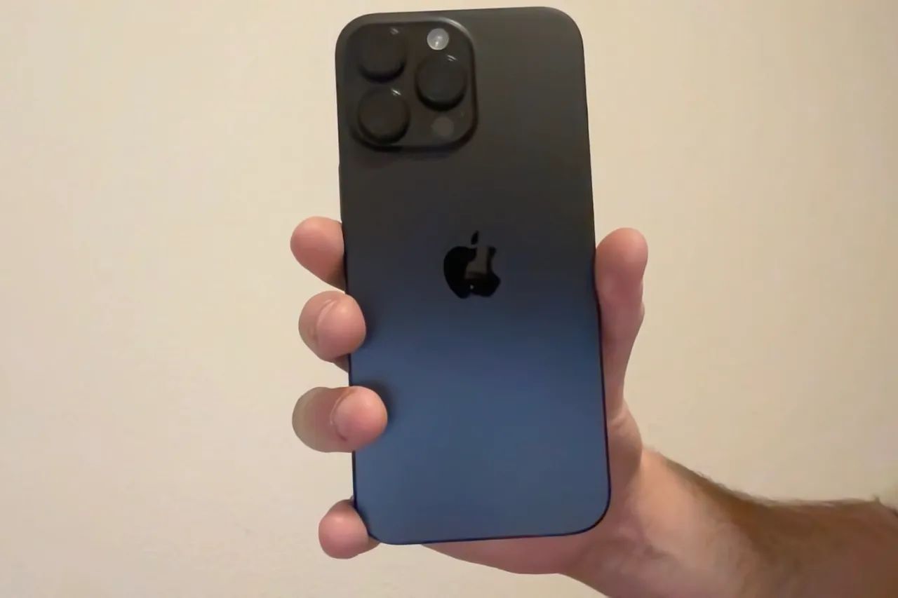 iPhone 16 Pro Max - Foto 3